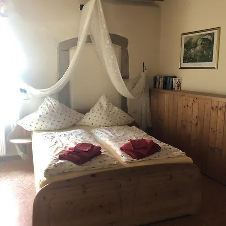 Altstadtmeise Rustika Nyaraló